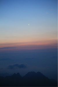 强强碰撞的篮球竞技赛赢得掌声